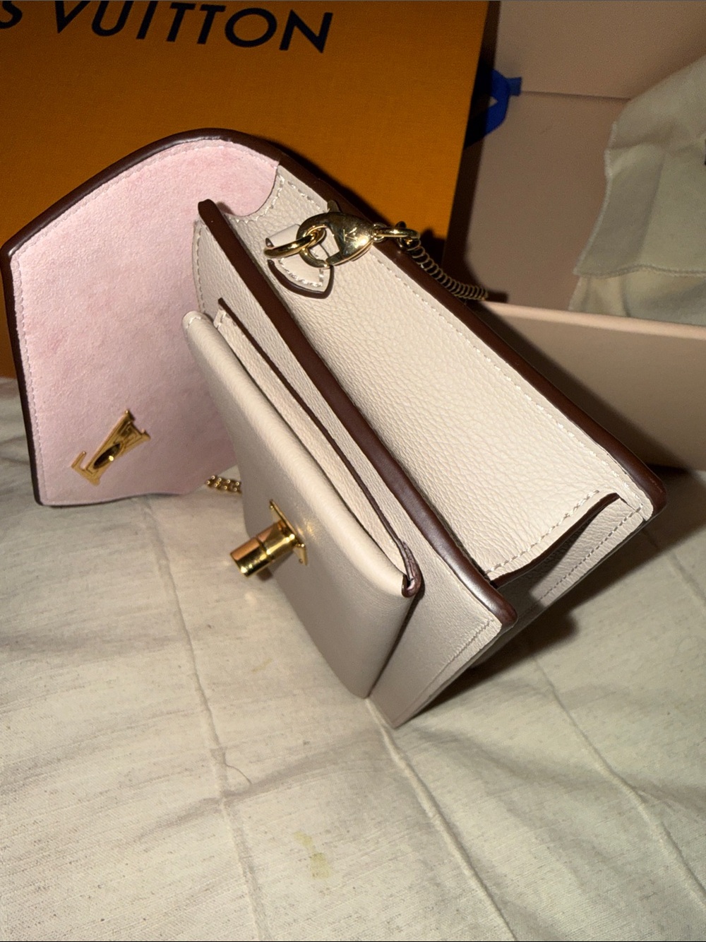 Louis Vuitton Nude/Beige Leather Chain Crossbody with Gold Hardware - Picture 5 of 17